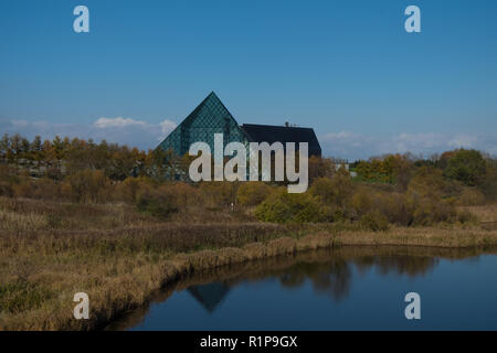 La piramide di vetro, "Hidamari' a Moerenuma Park in Sappor, Giappone Foto Stock