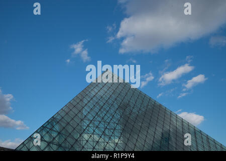 La piramide di vetro, "Hidamari' a Moerenuma Park in Sappor, Giappone Foto Stock