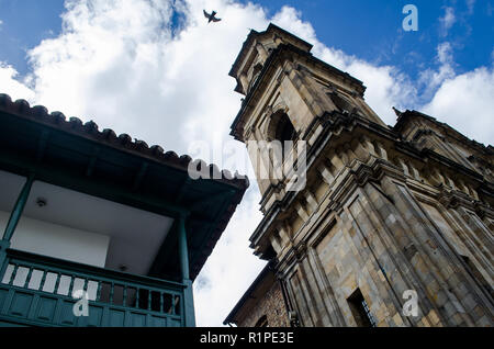 Vista della Chiesa Candelaria e il Museo Indipendenza o. Casa del Florero a Bogotà Foto Stock