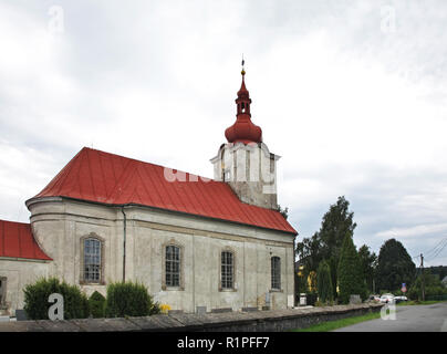 Chiesa di San Lorenzo (Svaty Vavrinec) nel villaggio Prachen. Boemia. Repubblica ceca Foto Stock