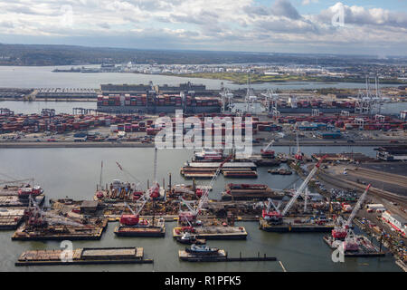 Elicottero vista aerea di GCT Bayonne container terminal e banchine circostanti, Bayonne, Jersey City, New Jersey, STATI UNITI D'AMERICA Foto Stock