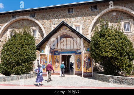 Ingresso al Monastero di Kykkos, Kykkos, Monti Troodos, Limassol District, la Repubblica di Cipro Foto Stock