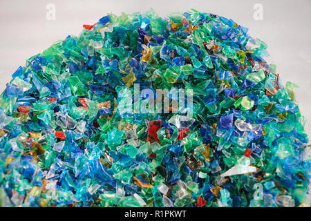 Microplastics in un contenitore di vetro Foto Stock