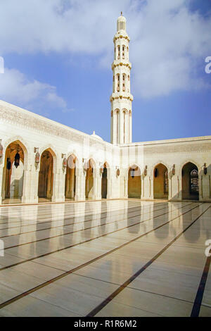 Sultan Qaboos impressionante nuovo Grande Moschea, Muscat Oman. Foto Stock