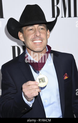 Nashville, Tennessee, Stati Uniti d'America. Xiii Nov, 2018. Aaron Watson durante gli arrivi per la 66annuale Paese BMI Awards. Credito: Laura Farr/Admedia/ZUMA filo/Alamy Live News Foto Stock