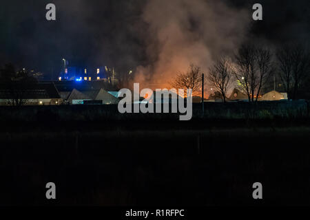 Isla bank Mills, murene, Scozia, 14 novembre 2018, questa è la scena del fuoco all'unità industriale occupato da Aberdeen Servizio lavanderia Servizi all'interno di Isla Bank Mills Industrail Park, Keith, murene, Scozia. Credito: JASPERIMAGE/Alamy Live News Foto Stock