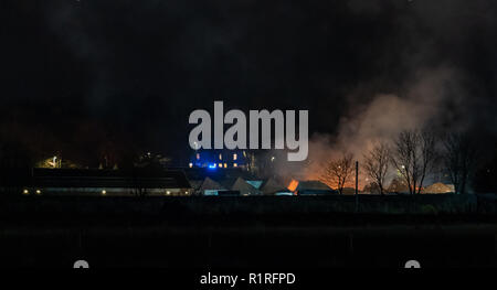 Isla bank Mills, murene, Scozia, 14 novembre 2018, questa è la scena del fuoco all'unità industriale occupato da Aberdeen Servizio lavanderia Servizi all'interno di Isla Bank Mills Industrail Park, Keith, murene, Scozia. Credito: JASPERIMAGE/Alamy Live News Foto Stock