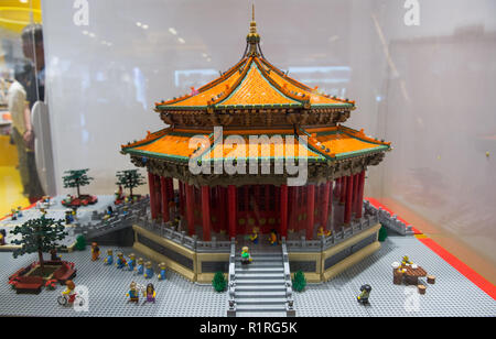 Shenyang, Shenyang, Cina. Xiv Nov, 2018. Shenyang, Cina-migliaia di blocchi LEGO formano un modello di Shenyang Palace Museum di Shenyang, a nord-est della Cina di Provincia di Liaoning. Credito: SIPA Asia/ZUMA filo/Alamy Live News Foto Stock