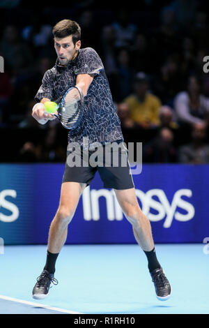 Londra, Regno Unito. 14 Novembre, 2018. Novak Djokovic di Serbia durante gli uomini singoli match di 2018 Nitto ATP Finals contro Alexander Zverev della Germania all'O2 Arena di Londra, in Inghilterra il 14 novembre 2018. Credito: AFLO/Alamy Live News Foto Stock