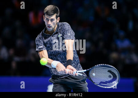 Londra, Regno Unito. 14 Novembre, 2018. Novak Djokovic di Serbia durante gli uomini singoli match di 2018 Nitto ATP Finals contro Alexander Zverev della Germania all'O2 Arena di Londra, in Inghilterra il 14 novembre 2018. Credito: AFLO/Alamy Live News Foto Stock