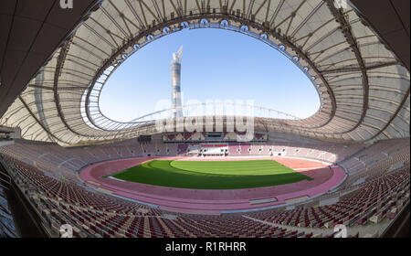 Doha in Qatar. Xi Nov, 2018. Una vista generale del Khalifa International Stadium. Il Qatar è l'hosting del 2022 FIFA World Cup. Credito: -/dpa/Alamy Live News Foto Stock