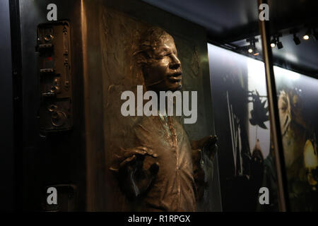 Sydney, Australia. Il 15 novembre 2018. Anteprima media di STAR WARS identità: la mostra presso il Powerhouse Museum. Nella foto: Han Solo congelato nella carbonite, Jabba del palazzo. Credito: Richard Milnes/Alamy Live News Foto Stock