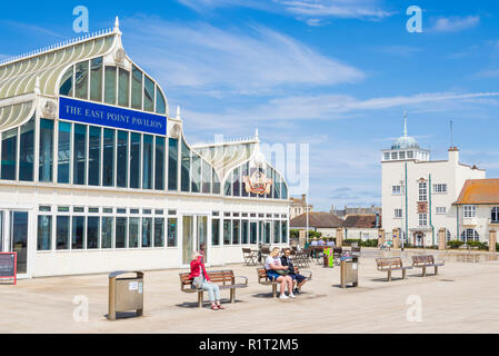 Lowestoft il punto orientale Pavilion caffetteria Cafe Royal pianura lungomare Lowestoft Lowestoft Suffolk England Regno Unito GB Europa Foto Stock