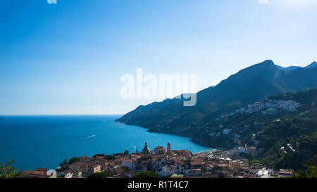 Vietri Sul Mare, Salerno, Italia. Costiera Amalfitana Foto Stock