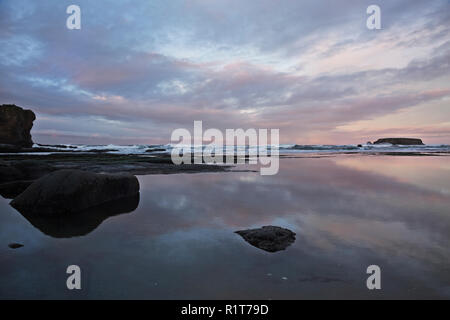 O02380-00...OREGON - Sunrise a Devil's Conca Stato Area naturale vicino a Newport. Foto Stock