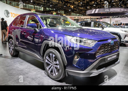 Parigi - Ott 3, 2018: Toyota RAV4 Hybrid auto presentati presso il Motor Show di Parigi. Foto Stock