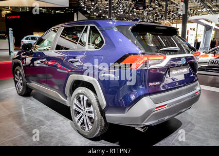 Parigi - Ott 3, 2018: Toyota RAV4 Hybrid auto presentati presso il Motor Show di Parigi. Foto Stock