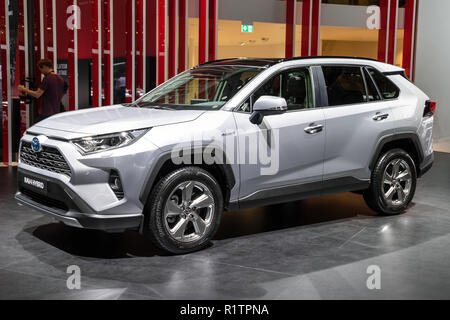 Parigi - Ott 3, 2018: Toyota RAV4 Hybrid auto presentati presso il Motor Show di Parigi. Foto Stock