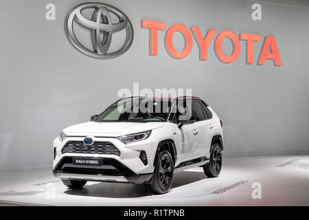 Parigi - Ott 3, 2018: Toyota RAV4 Hybrid auto presentati presso il Motor Show di Parigi. Foto Stock