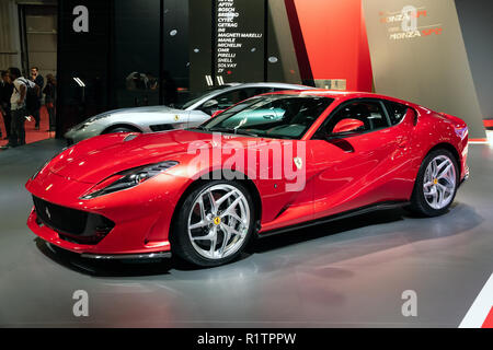 Parigi - Ott 3, 2018: Nuova 2019 Ferrari 812 Superfast auto sportiva presentati presso il Motor Show di Parigi. Foto Stock