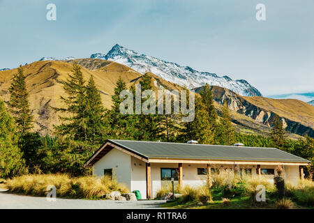 Rifugio alpino sul Hooker Valley via nel Parco nazionale di Mount Cook, Nuova Zelanda Foto Stock