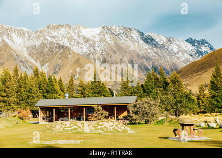 Rifugio alpino sul Hooker Valley via nel Parco nazionale di Mount Cook, Nuova Zelanda Foto Stock