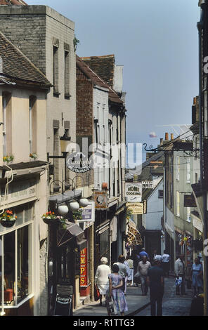 Il vecchio High Street, Folkestone, Kent, Inghilterra, Regno Unito. Circa ottanta Foto Stock