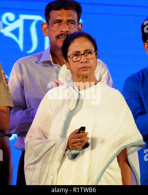 Quella di Howrah, India. Xiv Nov, 2018. Il Bengala Occidentale Chief Minister Mamata Banerjee partecipa Biswa Bangla Sarod Somman a Nabanna Savaghar in quella di Howrah. Credito: Saikat Paolo/Pacific Press/Alamy Live News Foto Stock