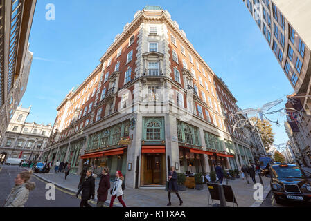 Ampia angolazione del 45 Jermyn Street ingresso ristorante nel quartiere di Mayfair, London, Regno Unito Foto Stock