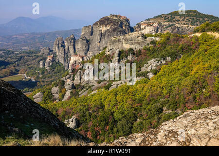 Meteora, sito patrimonio mondiale dell'UNESCO, conglomerati di torri e monasteri, Grecia Foto Stock