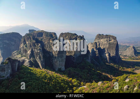 Meteora, sito patrimonio mondiale dell'UNESCO, conglomerati di torri e monasteri, Grecia Foto Stock