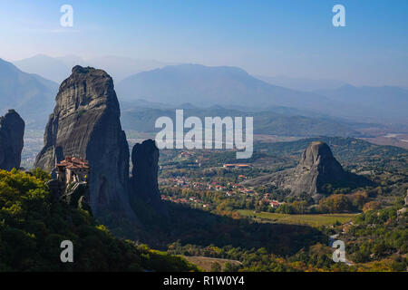 Meteora, sito patrimonio mondiale dell'UNESCO, conglomerati di torri e monasteri, Grecia Foto Stock