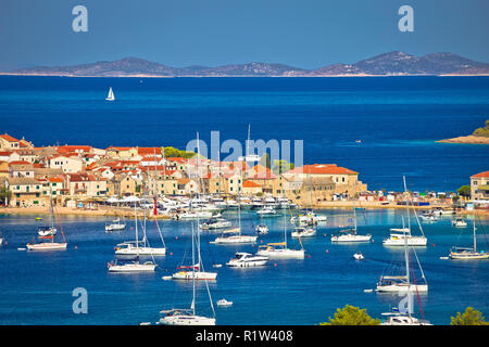 Adriatico destinazione turistica di Primosten antenna vista arcipelago, Dalmazia, Croazia Foto Stock