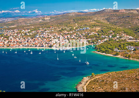 Primosten arcipelago blu e la vista sul mar Adriatico, Dalmazia regione della Croazia Foto Stock