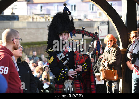 Lone piper dal Royal Scots Dragoon Guards Wellington Servizio ricordo una parata 2018 Foto Stock