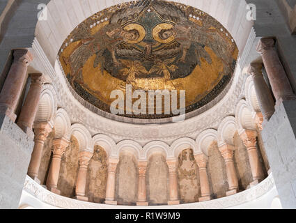 Il mosaico carolingio all'interno dell'oratorio di Germigny-des-Prés, Loiret, Francia, Europa Foto Stock