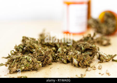 Bottiglia di marijuana per uso medicinale Foto Stock