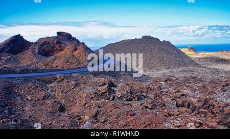 Scenic Parco nazionale Timanfaya opinioni e colorati paesaggi vulcanici Foto Stock