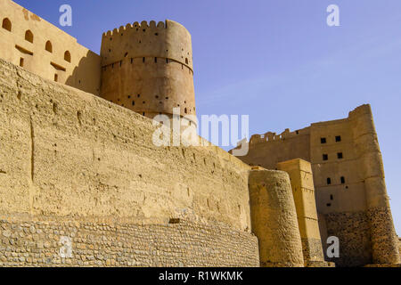 Bahla Fort in annuncio Dakhiliya vicino a Nizwa, Oman. Foto Stock
