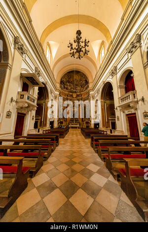 DUBROVNIK, Croazia - 21 ottobre: Sveti Ignacije (St. Ignazio) Chiesa è visto da dentro il 21 ottobre 2018 a Dubrovnik, Croazia. Dubrovnik è una delle città più antiche al Mare Adriatico ed è una popolare meta di turisti e di incrociatori. Foto Stock