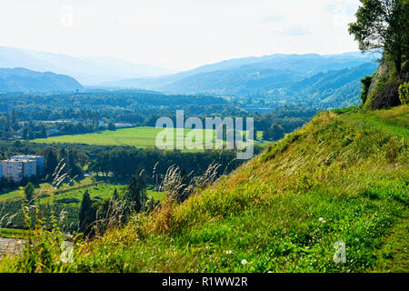 Percorso a vigneti in collina con un paesaggio di Maribor, abbassare la Stiria, Slovenia Foto Stock