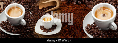 Banner di caffè Collage con espresso, croissant e caffè in grani. Foto Stock