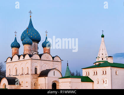 Cattedrale della Natività della Vergine nel Cremlino di Suzdal in Russia. Foto Stock