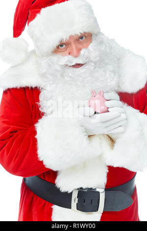 Barbuto santa claus holding salvadanaio con risparmi isolato su bianco Foto Stock