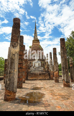 UNESCO World Heritage Site Wat Sa Si in Sukhothai Historical Park, provincia di Sukhothai, Thailandia. Foto Stock