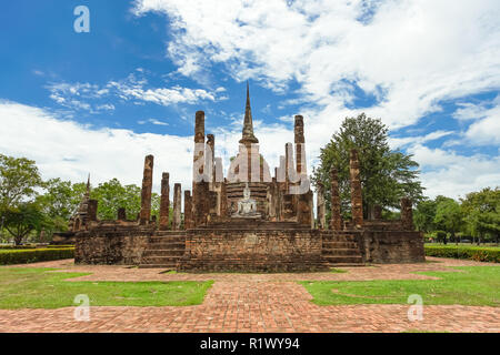 UNESCO World Heritage Site Wat Sa Si in Sukhothai Historical Park, provincia di Sukhothai, Thailandia. Foto Stock