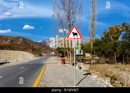 Gli animali su strada, cartello di avviso, campagna Foto Stock