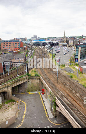 Newcastle upon Tyne/Inghilterra - 31 Luglio 2012: Newcastle Skyline railway sebbene la città. Vista da Castlekeep Foto Stock