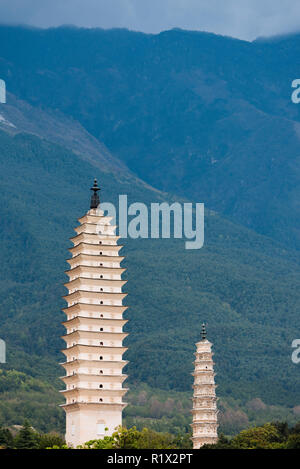 Le Tre Pagode (San Ta Si), Dali, nella provincia dello Yunnan in Cina Foto Stock
