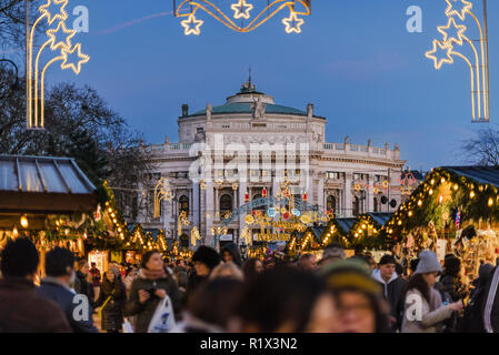 Burgtheater di Vienna e il Mercatino di Natale Foto Stock